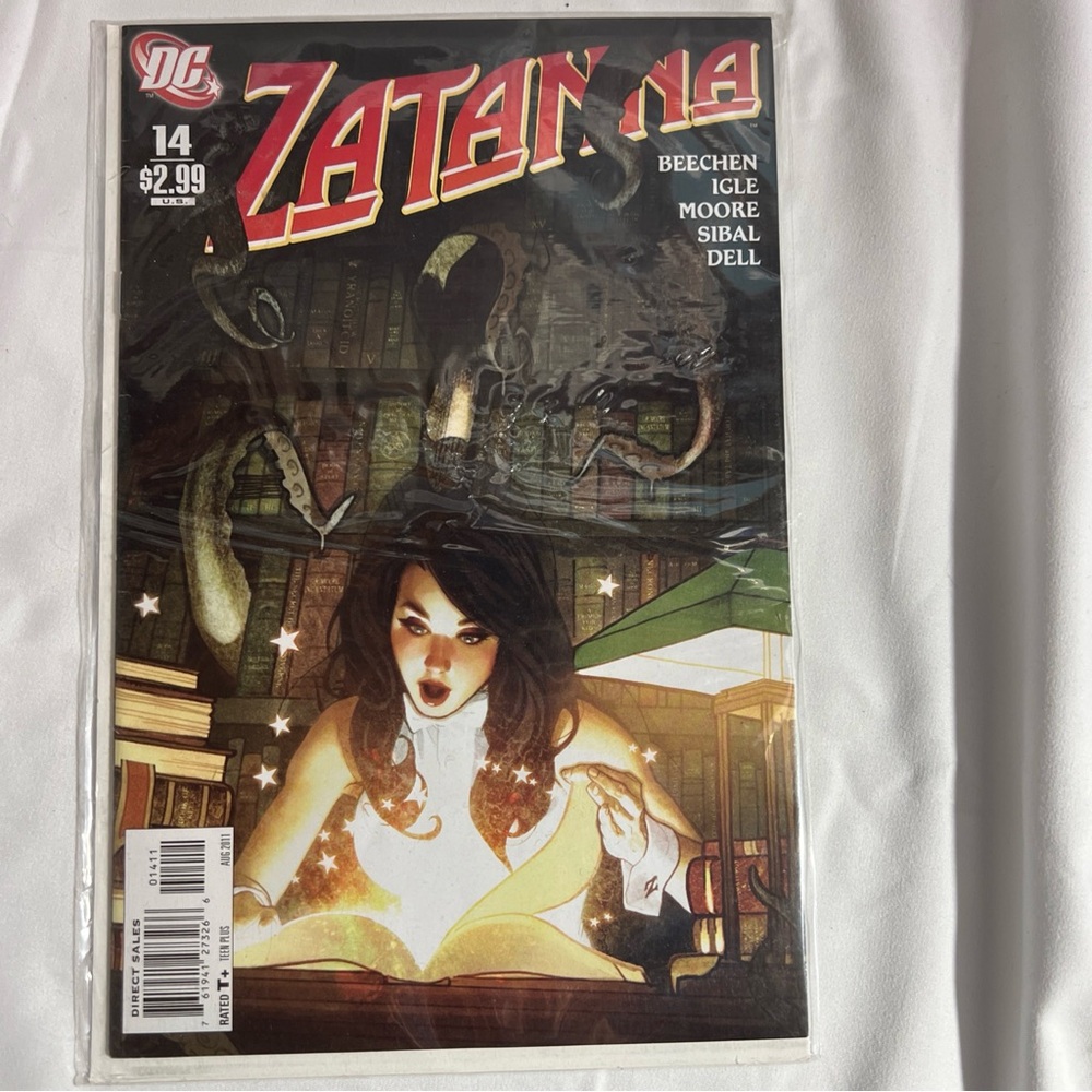 DC Zatanna Comic with Red and Gold Cover